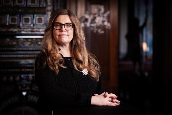 Preses Annelin Eriksen fotografert i Det Norske Videnskaps-Akademi