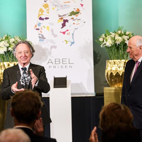 Abel Prize laureate Dennis Sullivan receives the Abel Prize from His Majesty, King Harald of Norway.